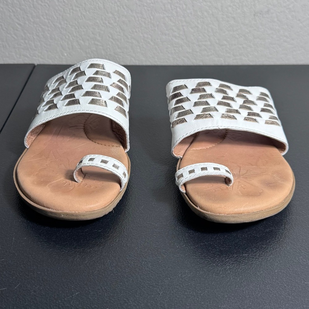 Born Womens White Leather Toe Loop Slide Sandals Metallic Cutout Flat Size 9 - Picture 2 of 9